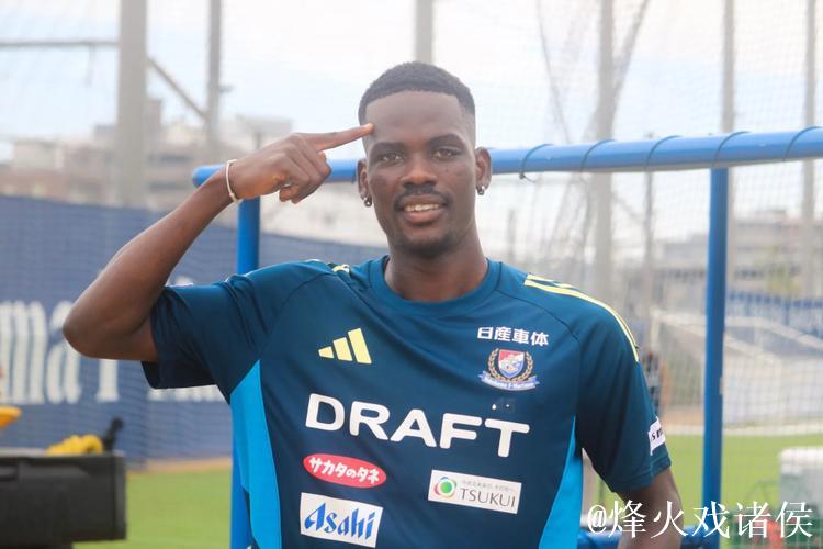 海港官宣非洲黑又硬“兽腰”加盟,海港球迷凭啥嫌弃 35万欧元身价太便宜? 海港官宣非洲黑又硬“兽腰”加盟,海港球迷凭啥嫌弃 35万欧元身价太便宜?