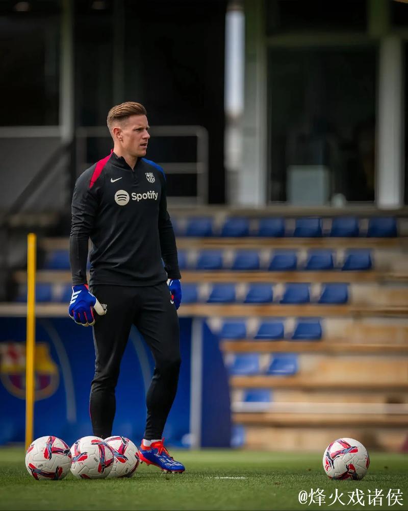 特尔施特根回到那片球场同一看台，不同身份